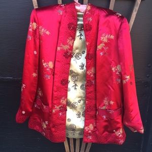Gorgeous VINTAGE satin Chinese reversible coat in red and gold  size M/L